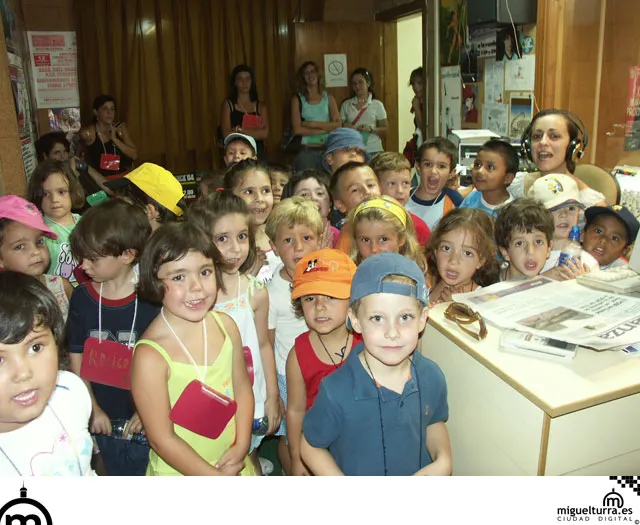 Alumnos del aula de verano 2006 en la Radio