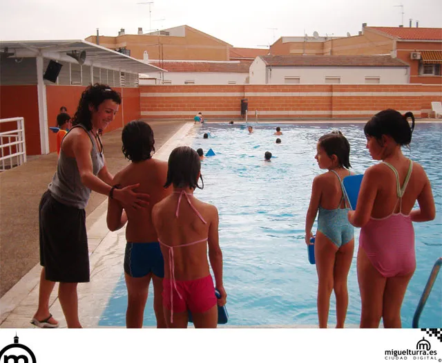 Inicio de los cursos de verano 2006 en la piscina