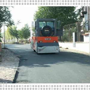 Obras de asfaltado en Peralbillo, octubre 2005
