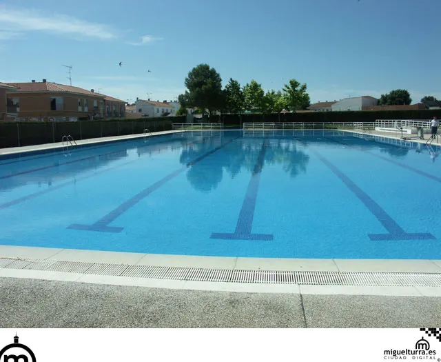 Comienzo de cursos en la piscina de verano 2006