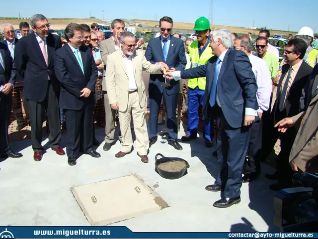 imagen de archivo de la primera piedra de la Autovía a su paso por Miguelturra