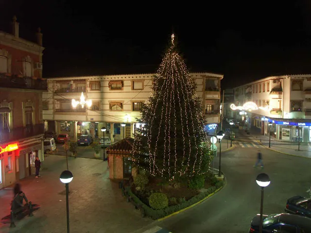 imagen del árbol navideño de la Plaza de España