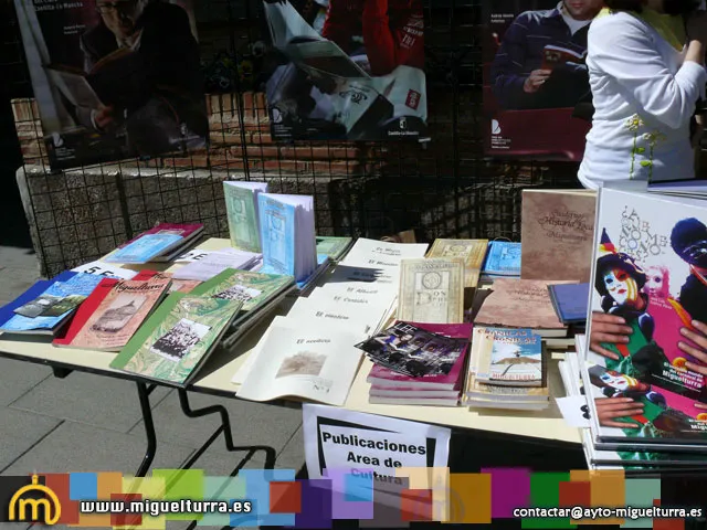 imagen stand libros editados por la Biblioteca