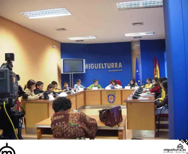 jóvenes estudiantes en un especial pleno, nov 2006