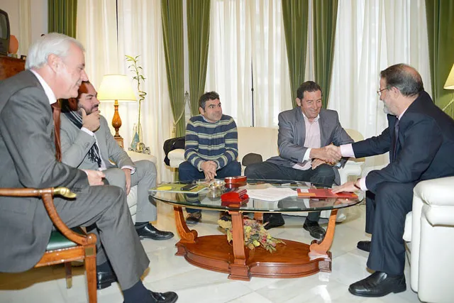 imagen firma acuerdo con Diputación, enero 2013
