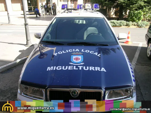 imagen de un coche de la policía local de Miguelturra