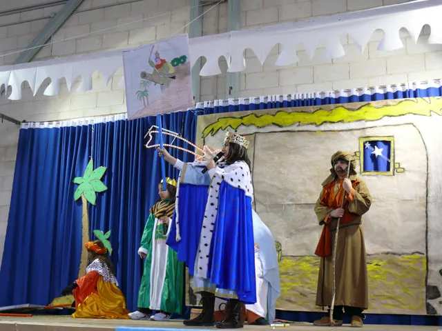 alumnos y alumna del Colegio Cristo en Navidad 06