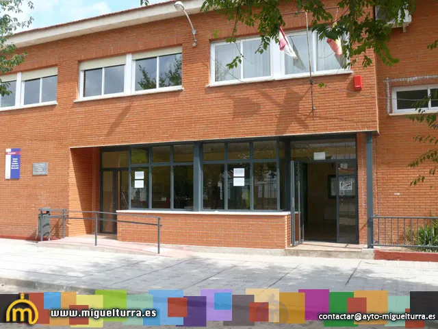 imagen de la fachada del Colegio Santísimo Cristo de Miguelturra