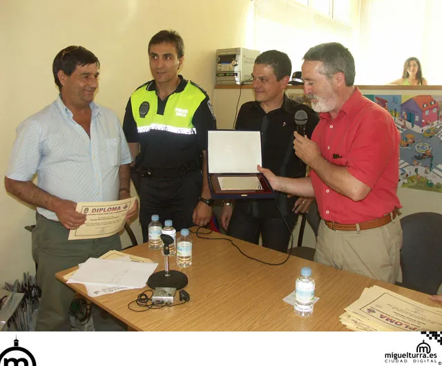 Entrega de Diplomas Taller Bicicletas, mayo 2006