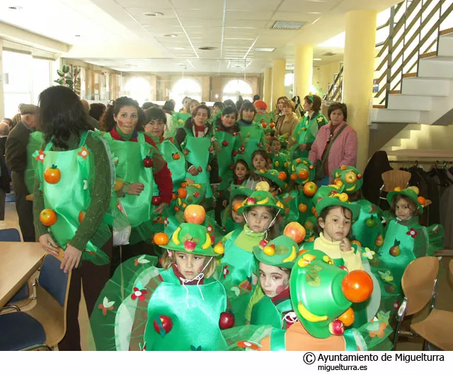 Más de 60 niños iniciaron su particular carnaval