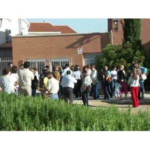 Público esperando frente al Patronato