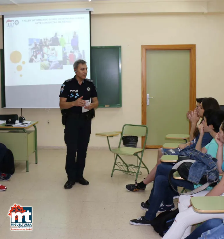 imagen Elías Carrión en los talleres, mayo 2015