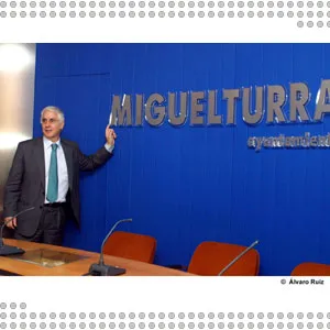 imagen de José María Barreda en el Salón de Plenos de Miguelturra