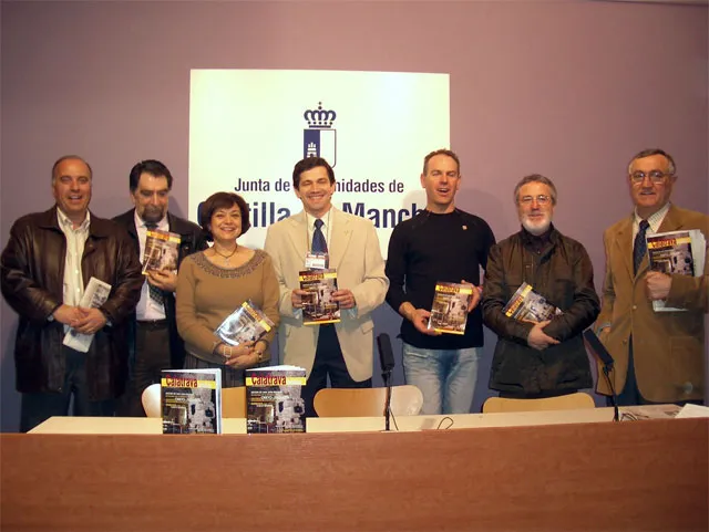 imagen de la presentación de la revista Calatrava Turística en Fitur 2005