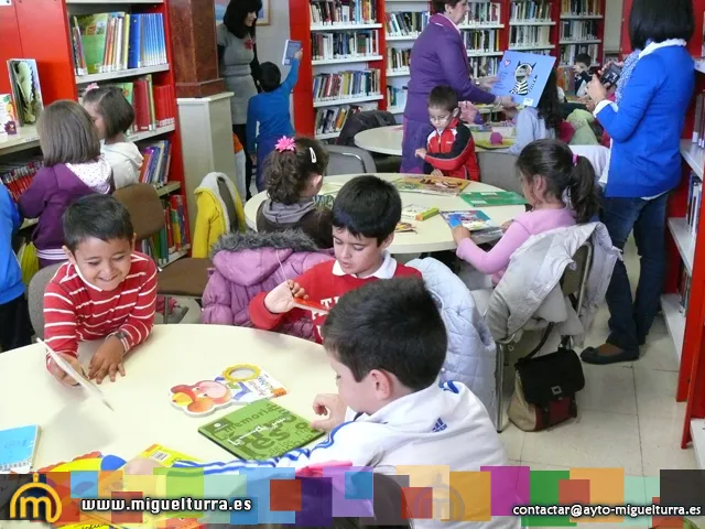 imagen de alumnado en la Biblioteca, marzo 2012