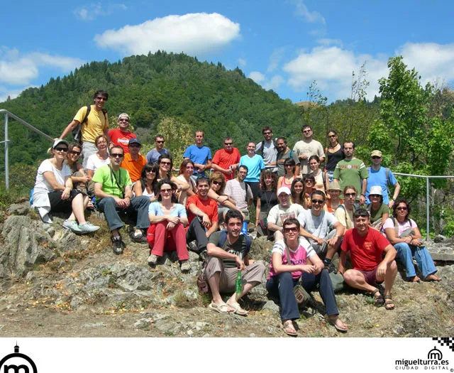 imagen del grupo en el castillo Black Teppe