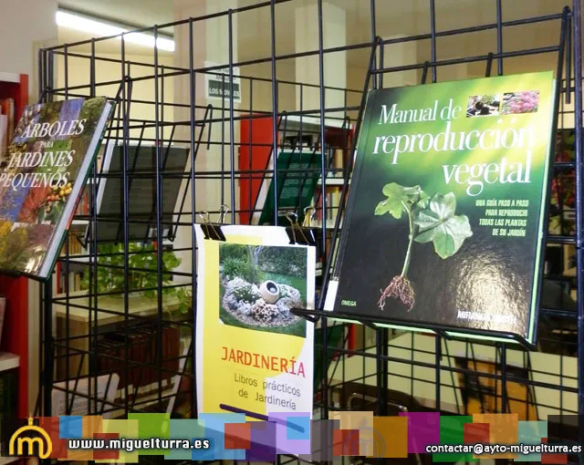 imagen exposición libros de jardinería, mayo 2013