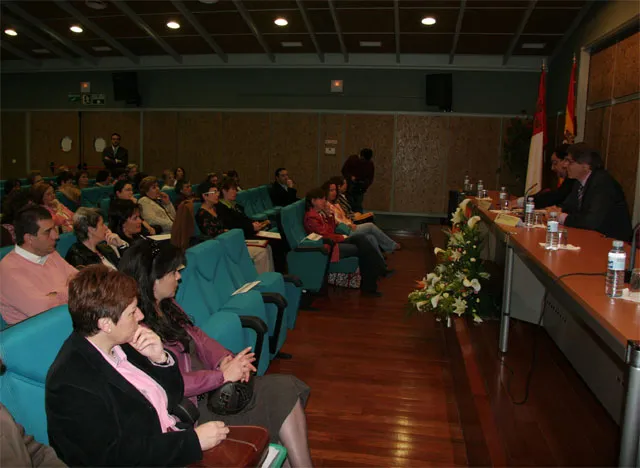 Amador inauguró el Foro de la Mujer, marzo 2006