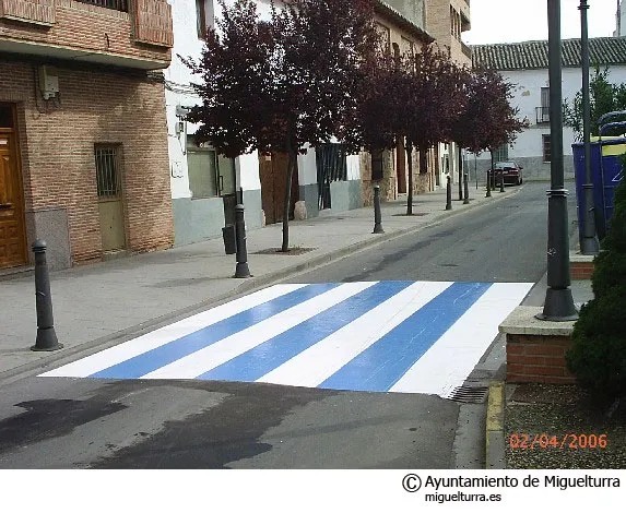 Refuerzo señalización vial en Miguelturra,abril 06