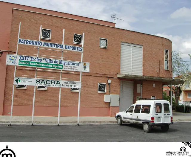 imagen de la fachada del pabellón municipal de Migguelturra
