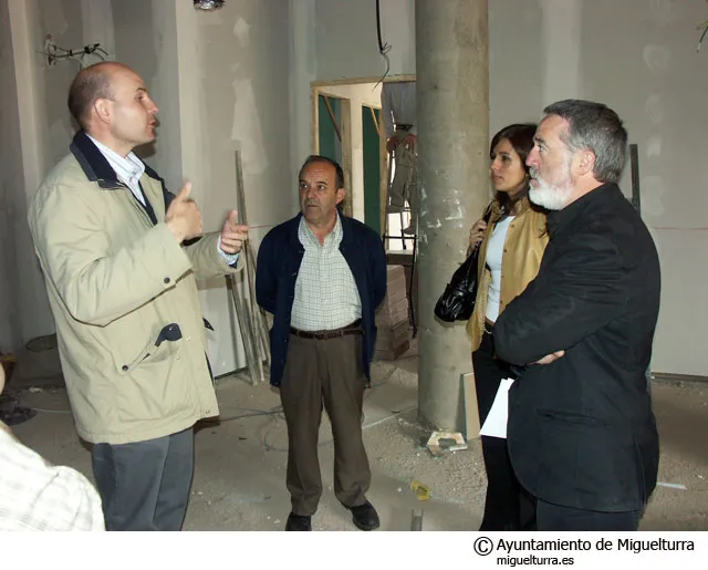 Román Rivero visitó las obras del Barrio Oriente