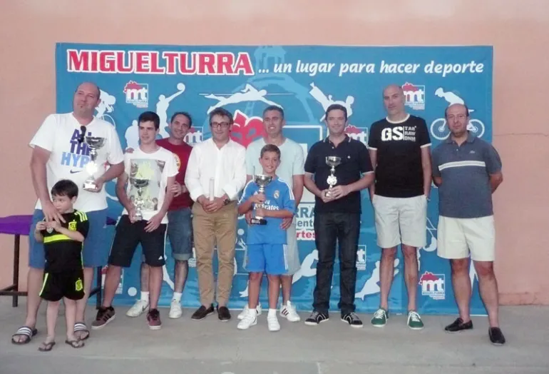 imagen entrega trofeos Liga Tenis 2014 Miguelturra