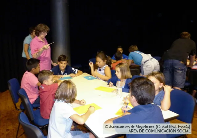 imagen de talleres en la biblioteca, agosto 2013