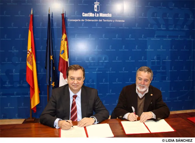imagen de la firma del convenio, 4 febrero 2009