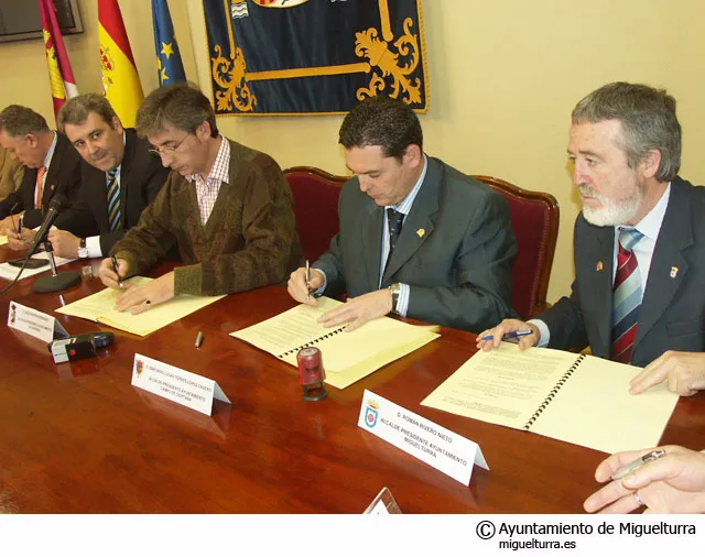 Firma convenio protección de personas y bienes