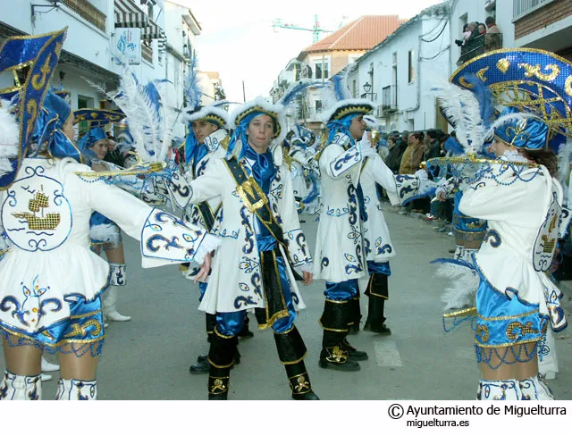 Miguelturra arropó con su calor al desfile de 2006