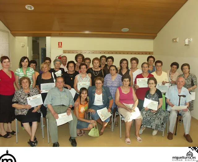 Victoria Sobrino entregó los diplomas, julio 2006