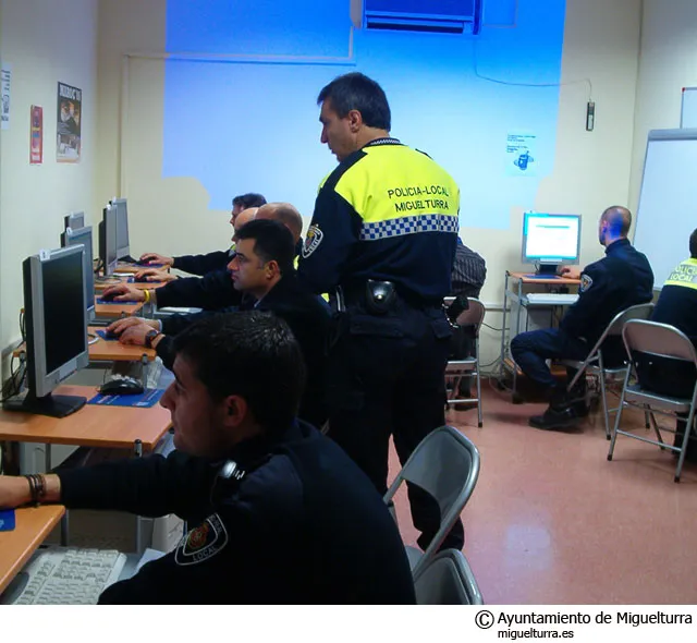 imagen de archivo de Elías Carrión Muñoz, en el aula durante un curso