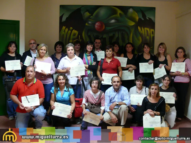 imagen entrega diplomas del curso, octubre 2009