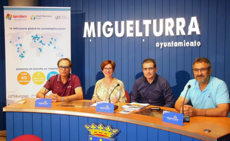 imagen de la firma del convenio del consistorio con aprofem, julio 2017