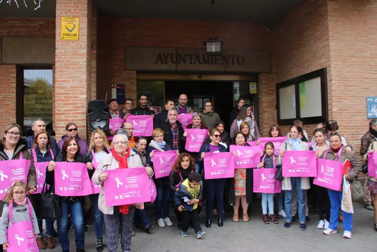 imagen de personas acto contra la violencia de género, 25 noviembre 2017