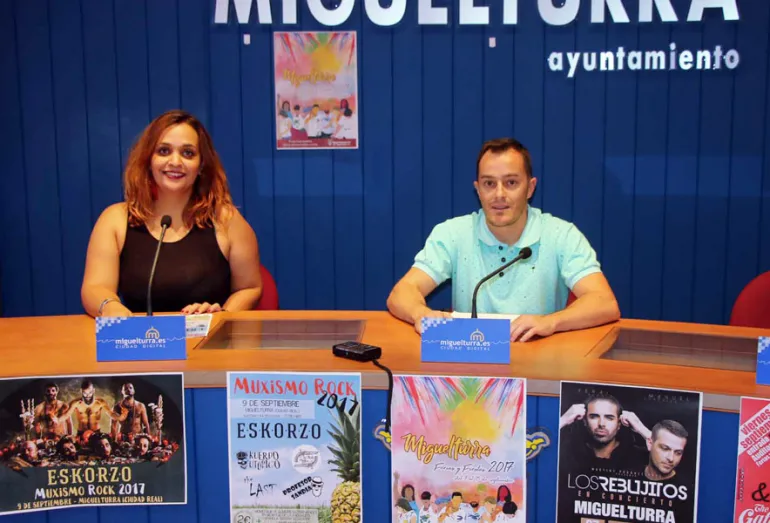 imagen de la presentación carteles de fiestas, Diego Rodriguez y Carolina Molina, agosto 2017