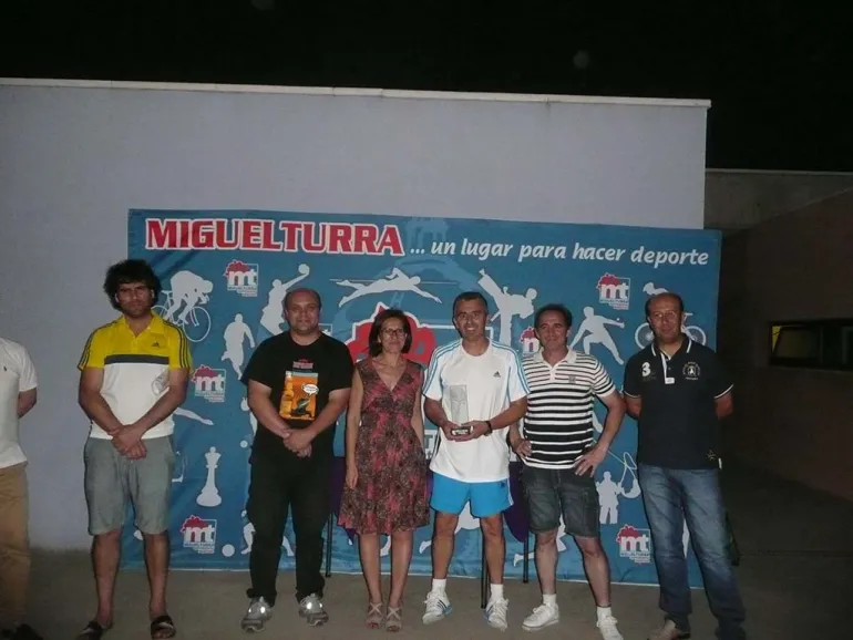 imagen entrega de trofeos de la Liga de Tenis 2014-2015 de Miguelturra
