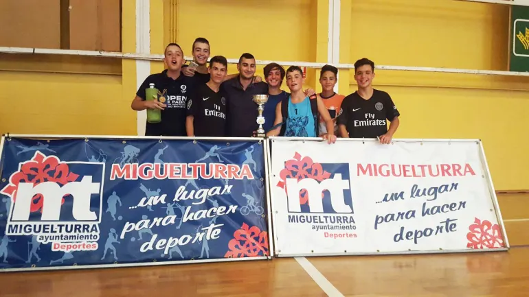 imagen grupal tras la final de fútbol sala cadete Miguelturra, agosto 2016