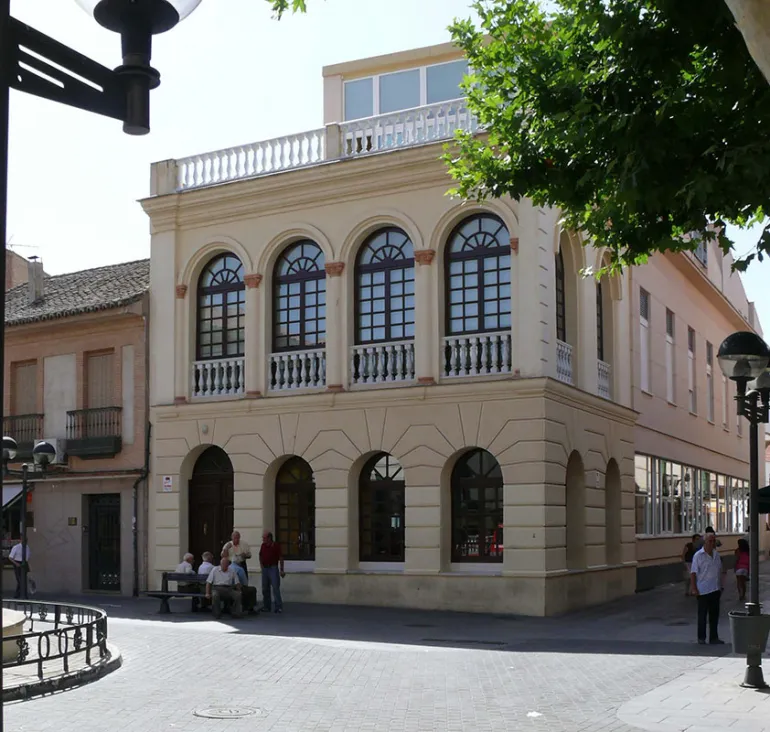 imagen de la fachada del Centro de Día de Mayores, Miguelturra, abril 2019