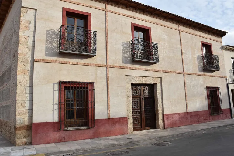 imagen de la fachada de la nueva biblioteca municipal, Miguelturra, agosto 2019