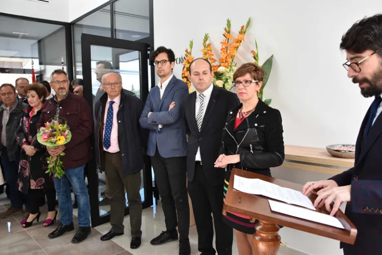 imagen de la visita de Victoria Sobrino al nuevo velatorio, Miguelturra, abril 2019