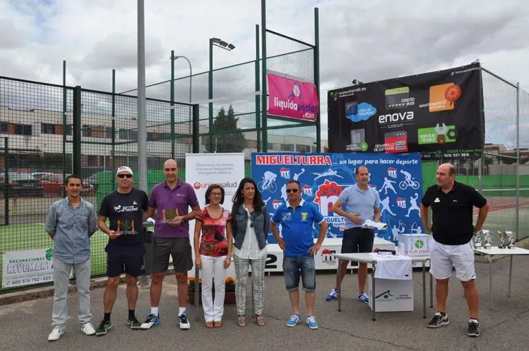 imagen entrega de premios Open Pádel Villa Miguelturra, junio 2015