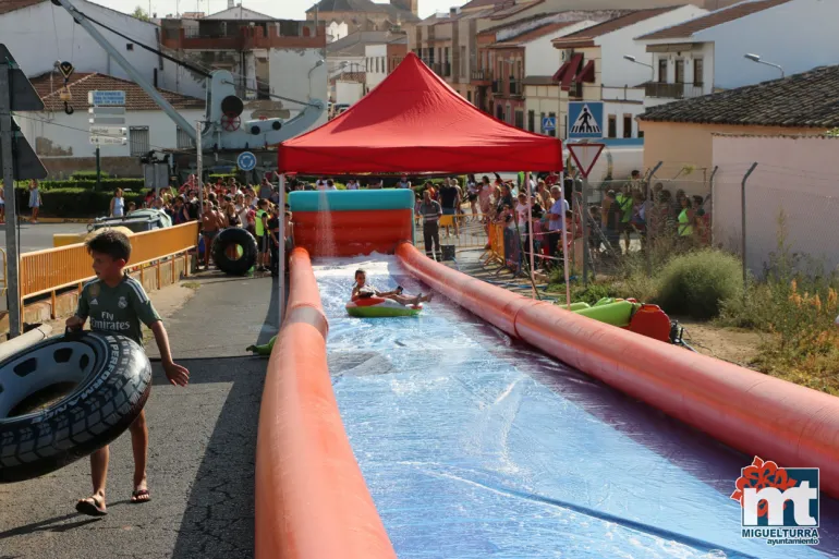 imagen la pista deslizante que se instaló en el puente hacia San Isidro, Ferias y Fiestas 2018 Miguelturra