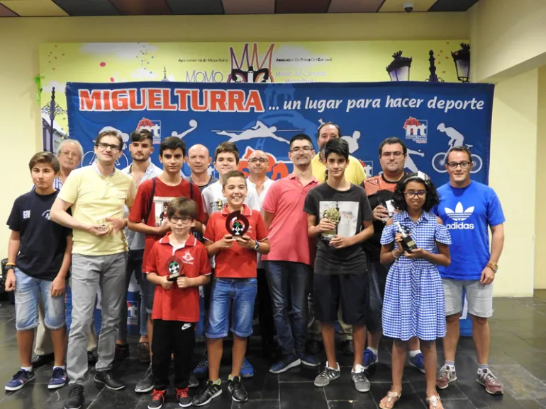 imagen de organización, autoridades y participantes del torneo de ajedrez especial ferias 2018, fuente imagen Club Ajedrez Miguelturra