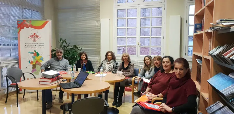 imagen de docente y participantes en la acción formativa, noviembre 2019