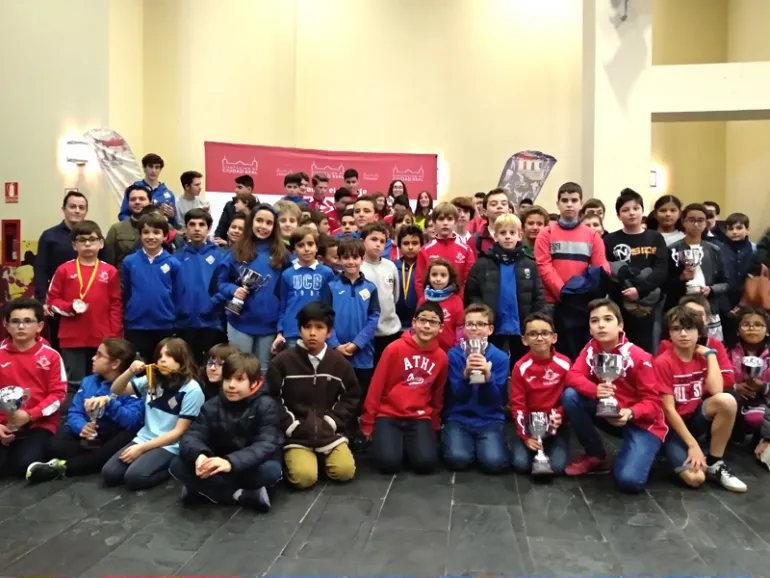imagen grupal de participantes y autoridades en el CERE, febrero 2019, fuente imagen Club Ajedrez Miguelturra