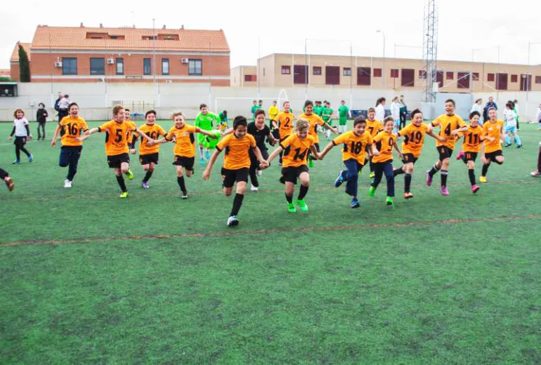 imagen del área de Deportes de los alevines campeones, abril 2016