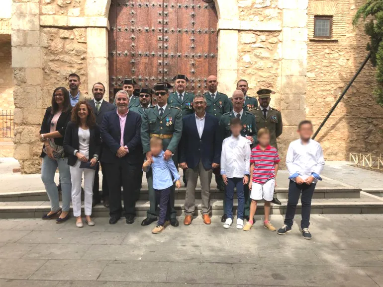 imagen frente a las puertas de la parroquia de Nuestra Señora de la Asunción, octubre 2018, imagen de Vicente Yerves Herrera