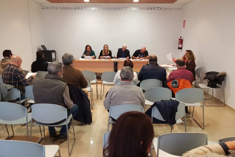 imagen asamblea de la Asociación para el Desarrollo del Campo de Calatrava, diciembre 2018, fuente imagen Gabinete Prensa Multimedia