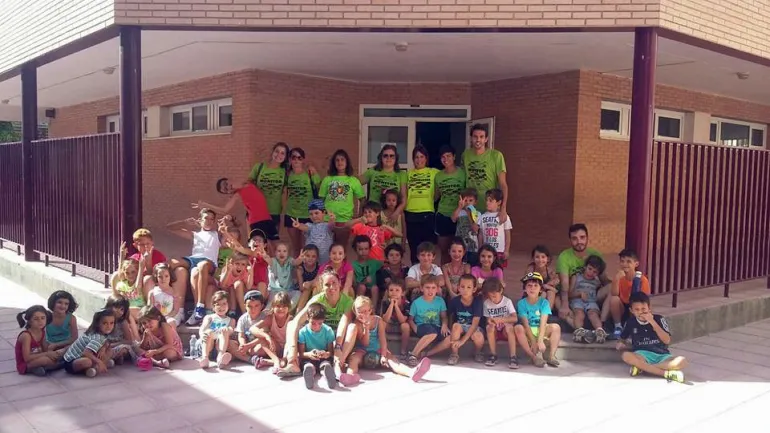 imagen grupal del Aula y Escuela de Verano 2016 Miguelturra, fuente imagen Las Cañadas